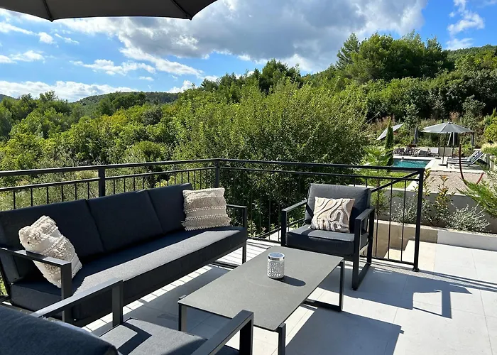 V Residence Apartments
