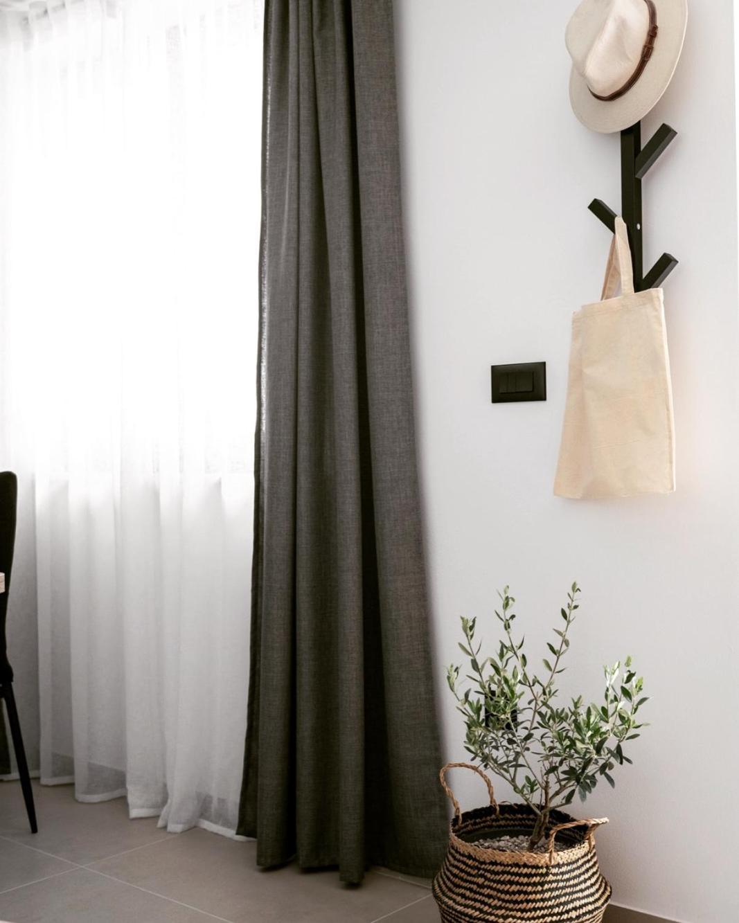 Apartment V *