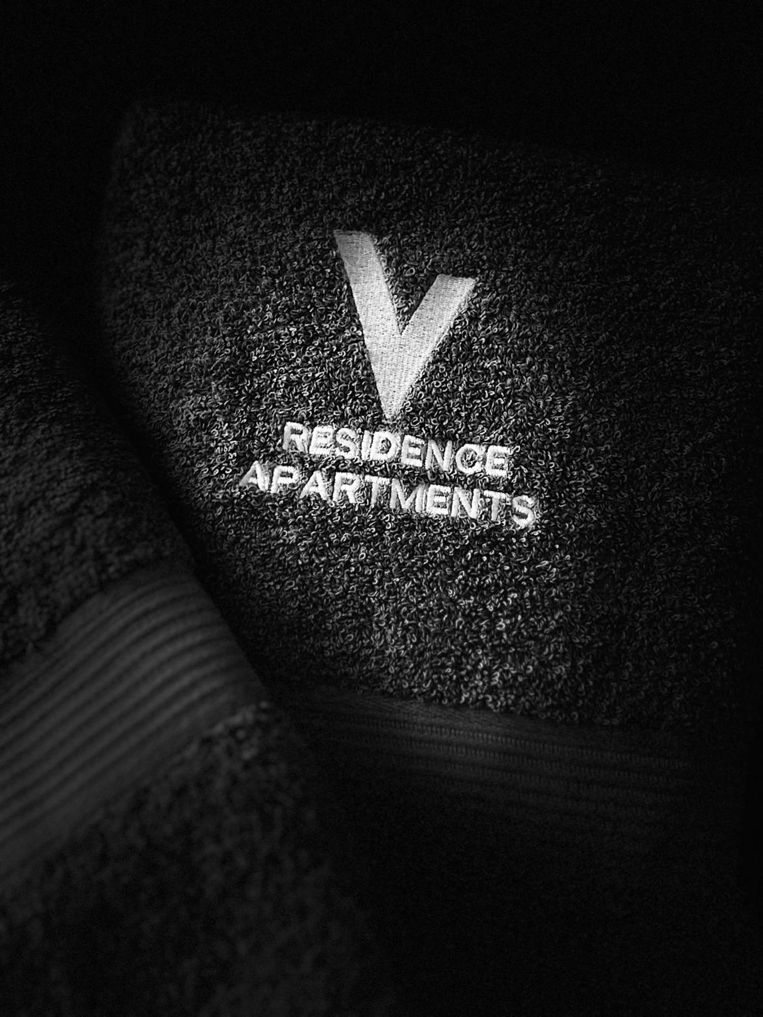 Apartment V *